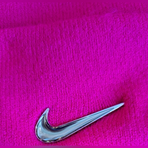 NWOT Nike Hot Pink Casual Athletic Outdoor Running Winter Everyday Beanie Hat - Picture 3 of 6